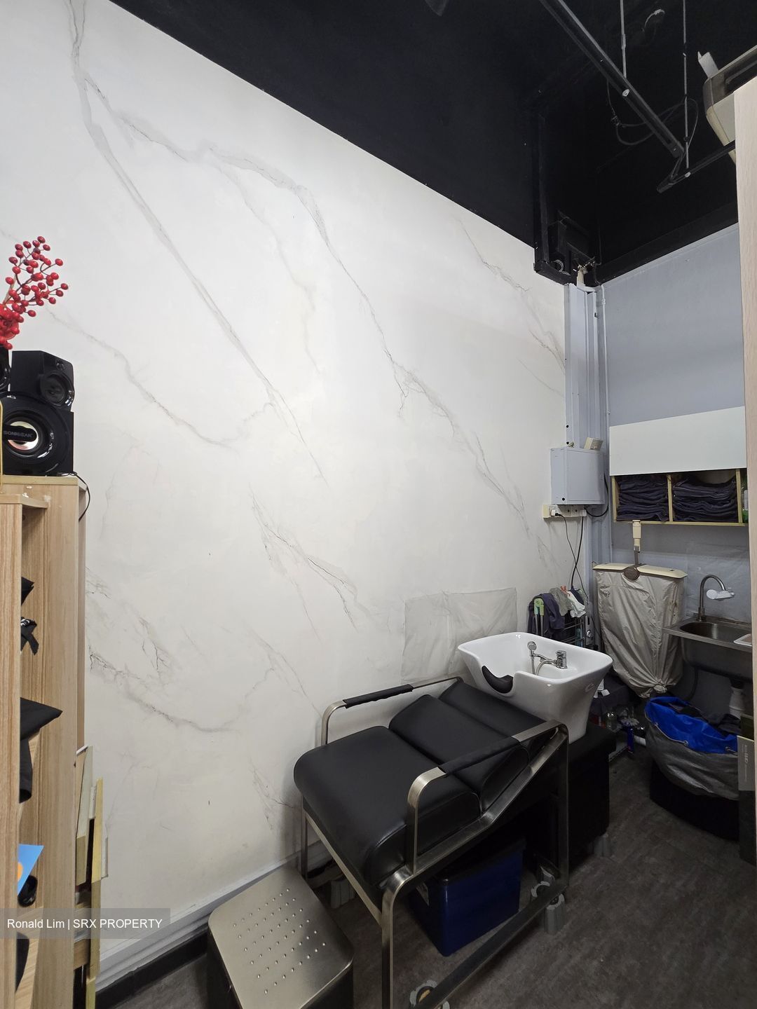 Burlington Square (D7), Retail #452653941